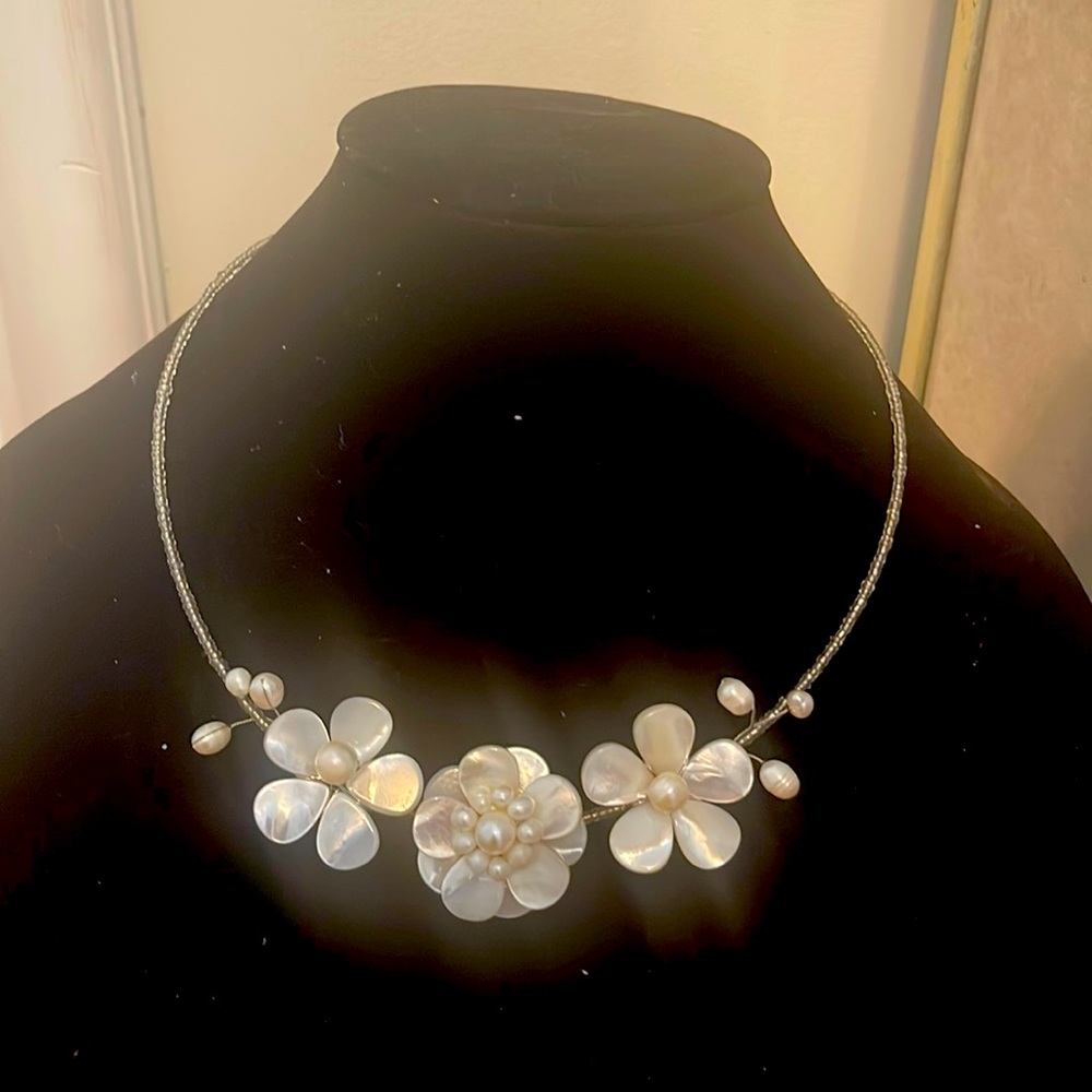 Pearl like flowers, choker necklace